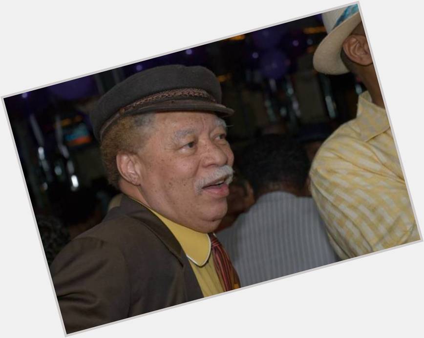 Reynaldo Rey Average body,  grey hair & hairstyles