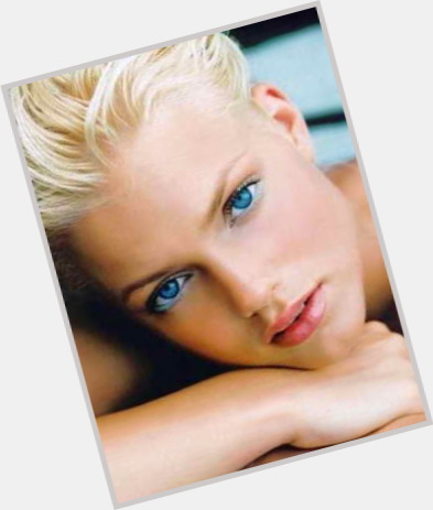 Helena Dahlquist Slim body,  blonde hair & hairstyles