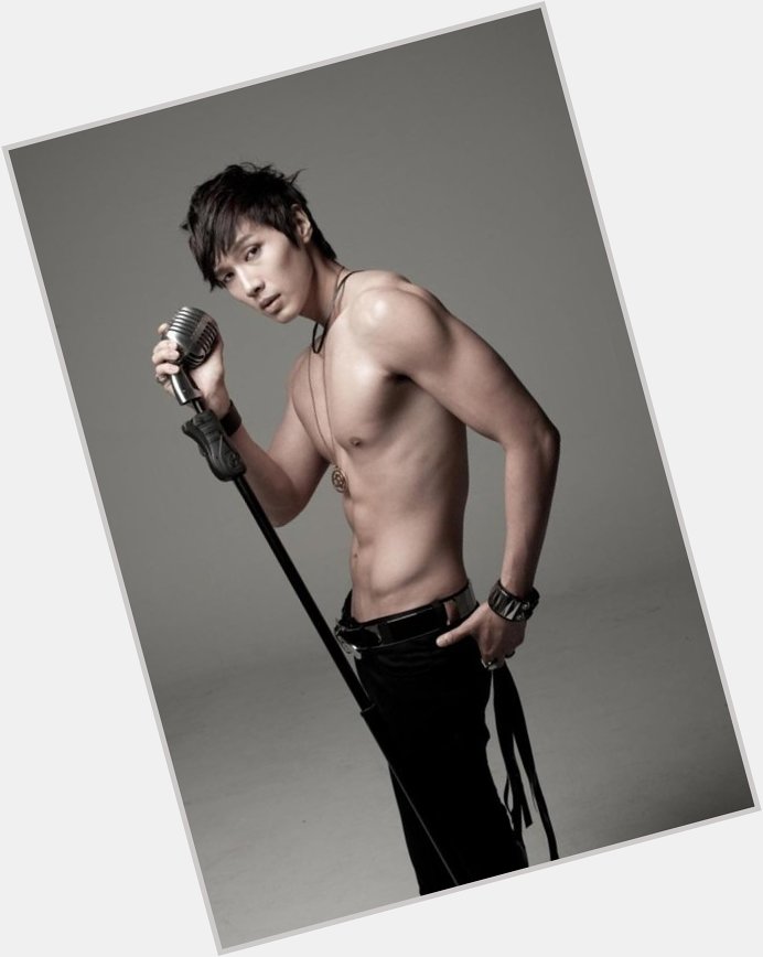 Hyun Woo Ji Athletic body,  