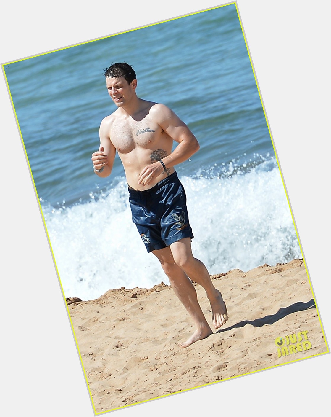 Jake Lacy shirtless bikini