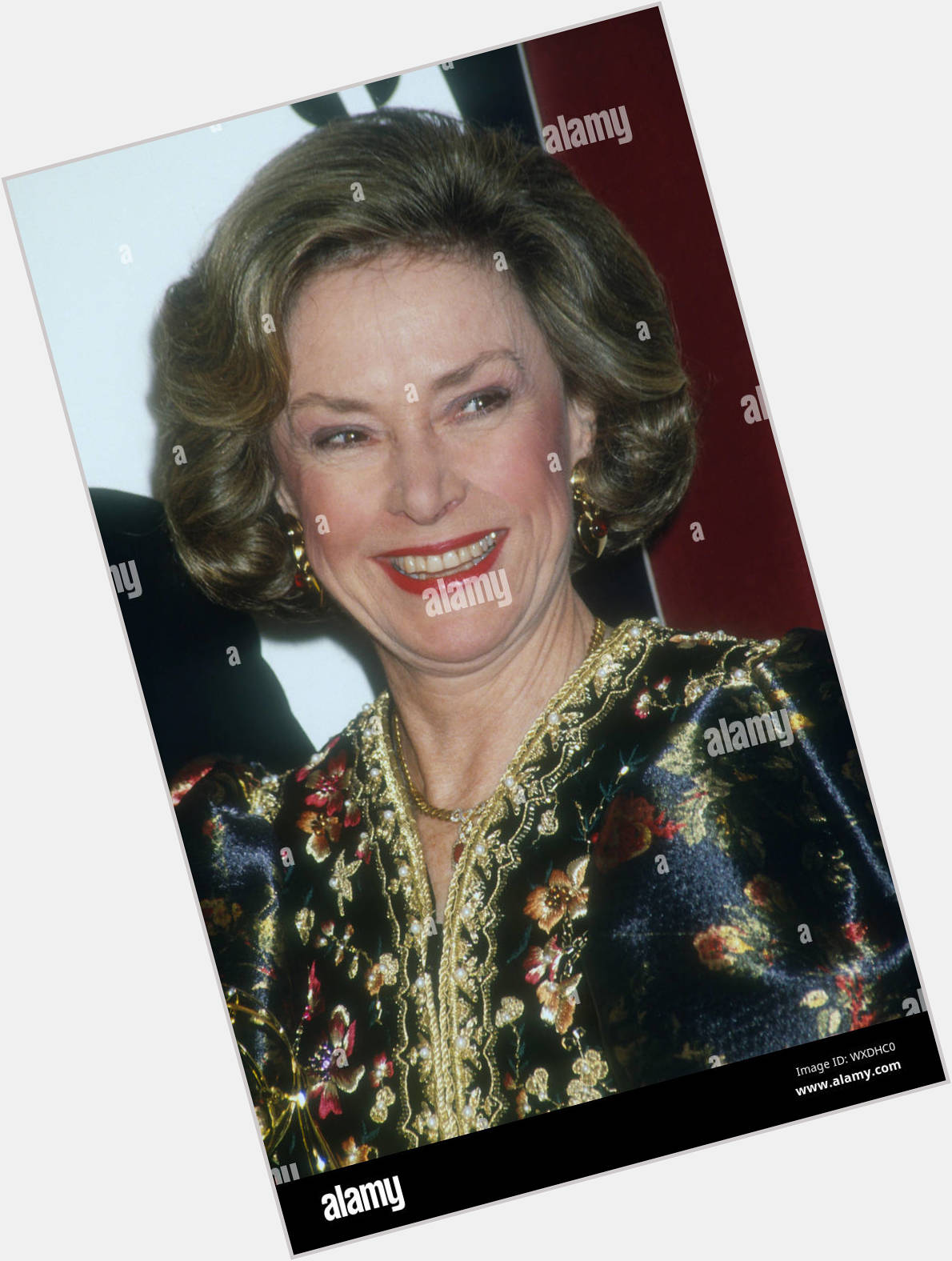 Joan Ganz Cooney Average body,  red hair & hairstyles