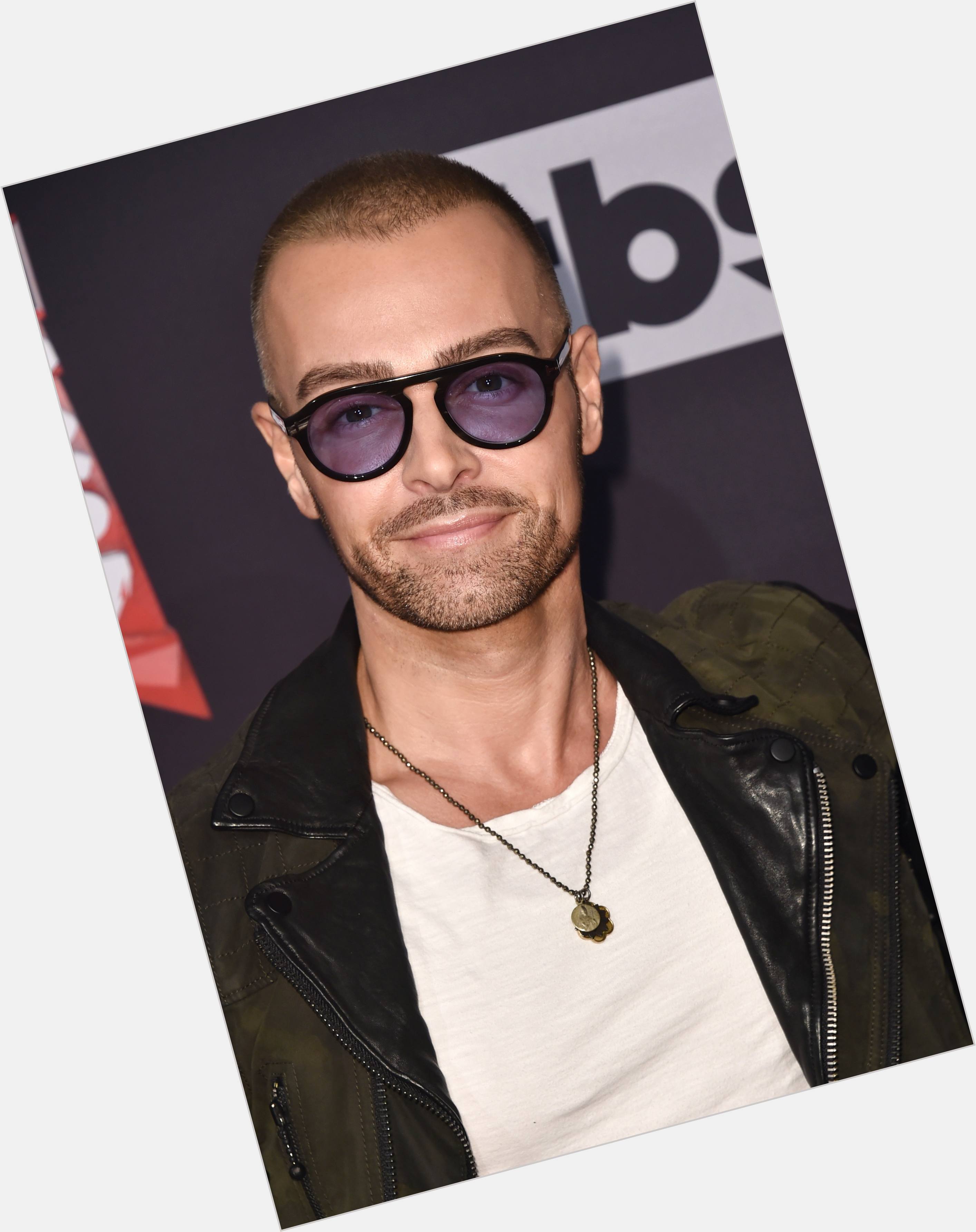Joey Lawrence sexy 0