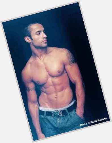 Kamar Reyes sexy 3