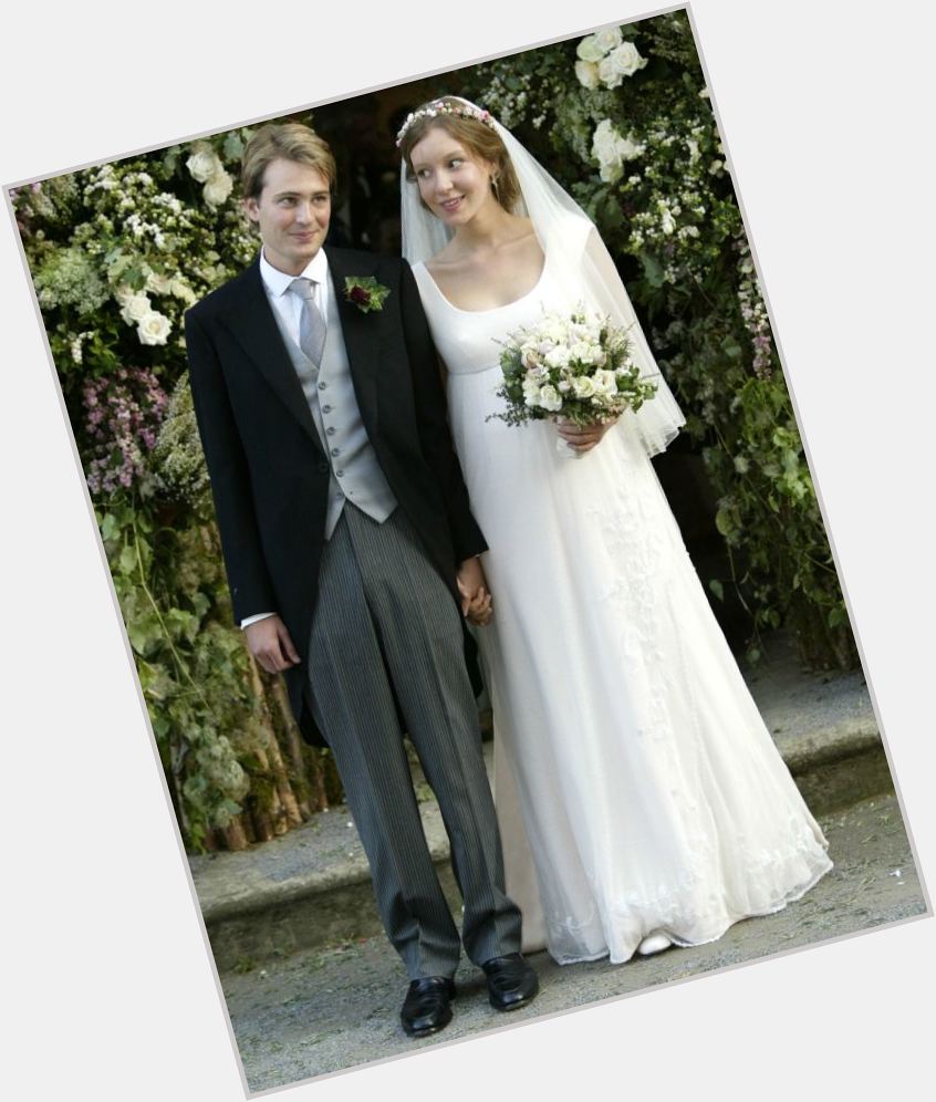 Kate Emma Rotschild Slim body,  light brown hair & hairstyles