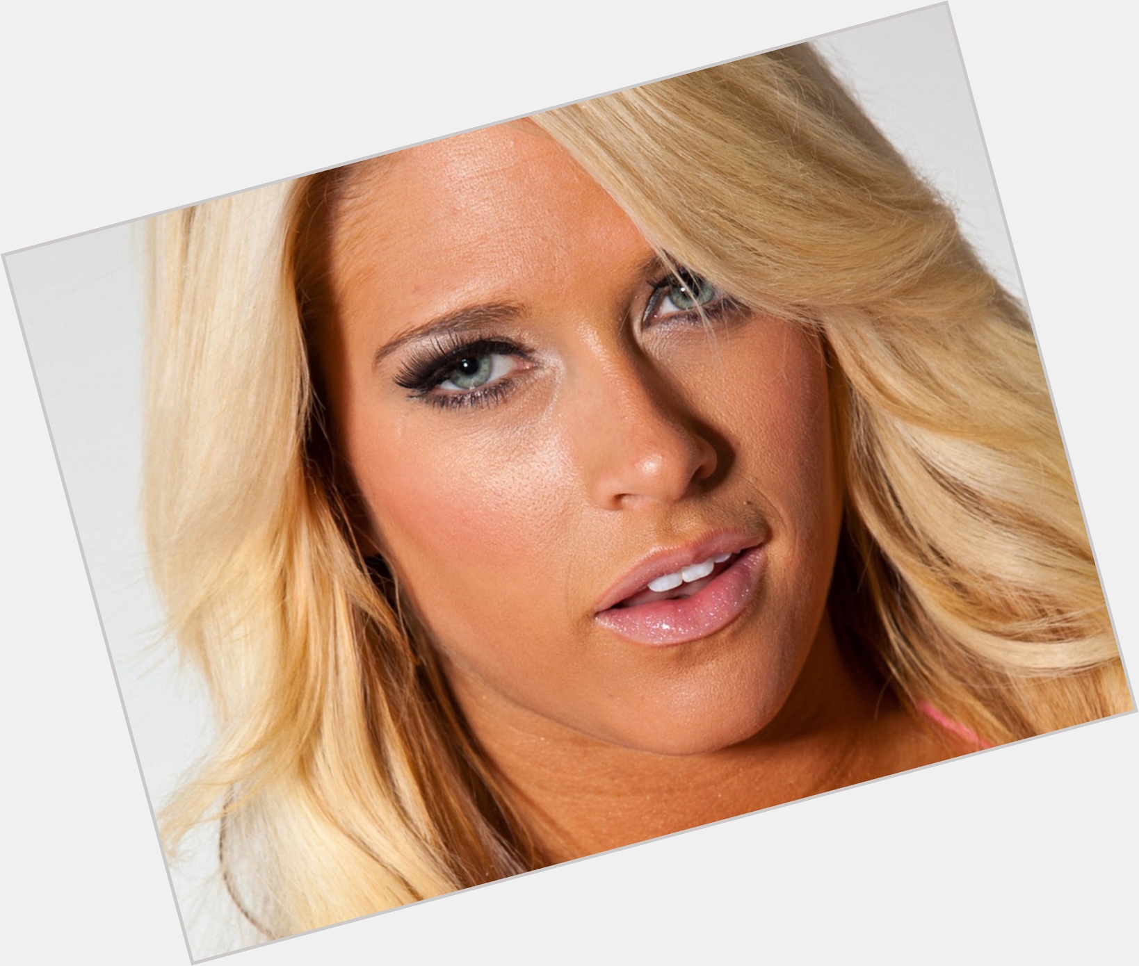 Kelly Kelly hairstyle 5