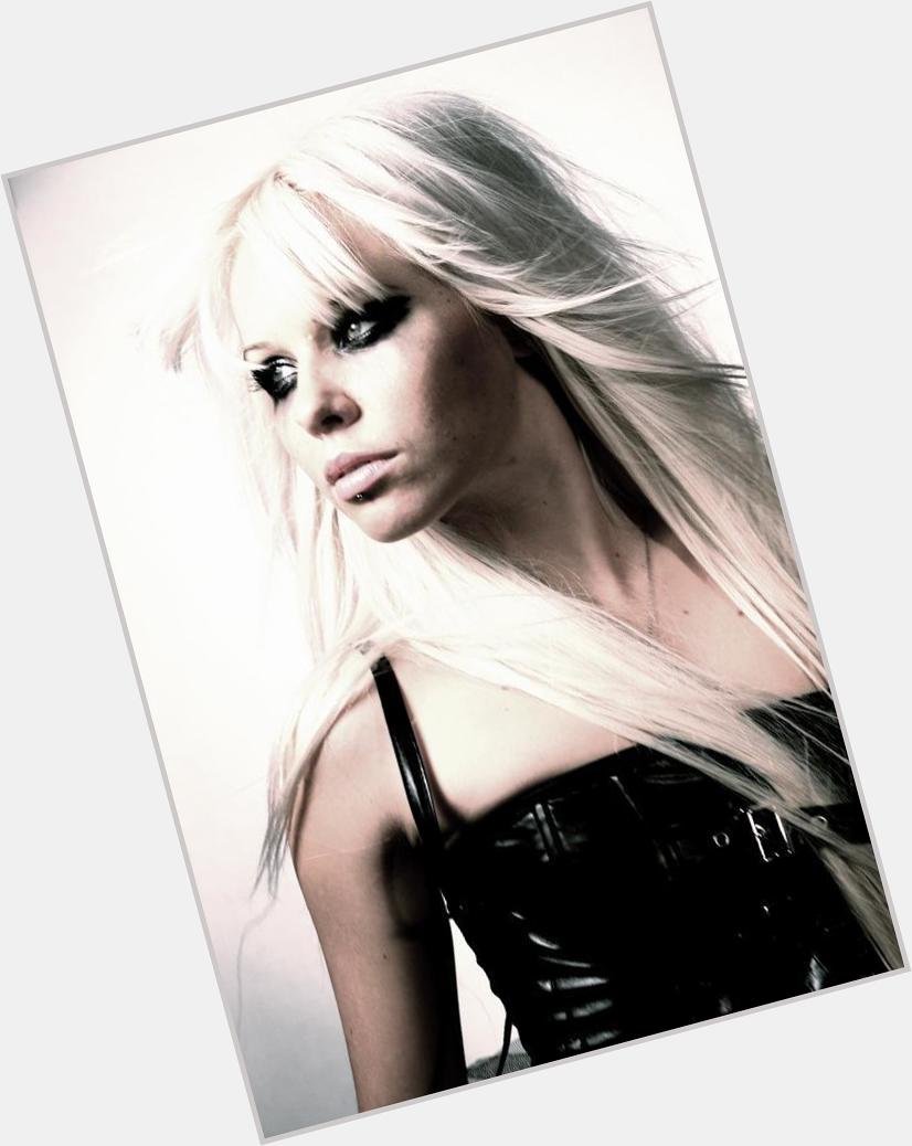 Kerli Koiv hairstyle 8