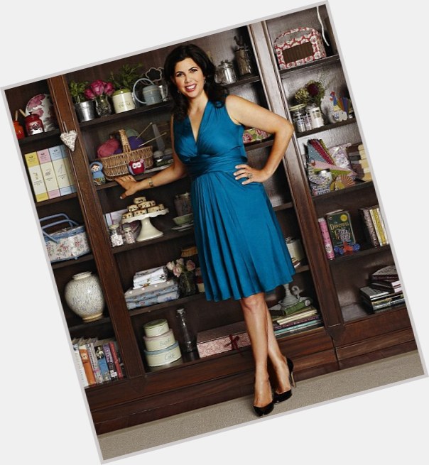 Kirstie Allsopp full body 5