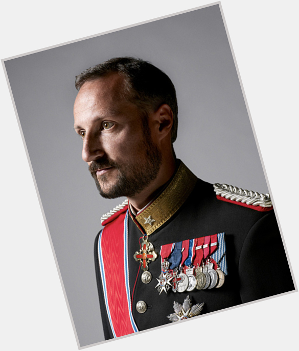 Kronprins Haakon Athletic body,  dark brown hair & hairstyles