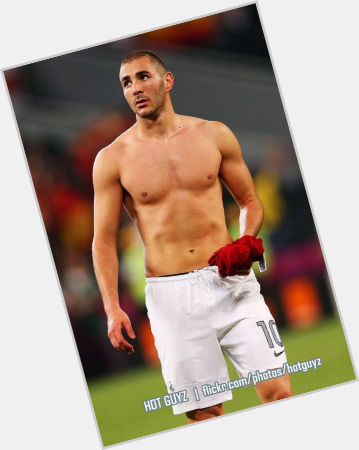 Karim Benzema Athletic body,  dark brown hair & hairstyles