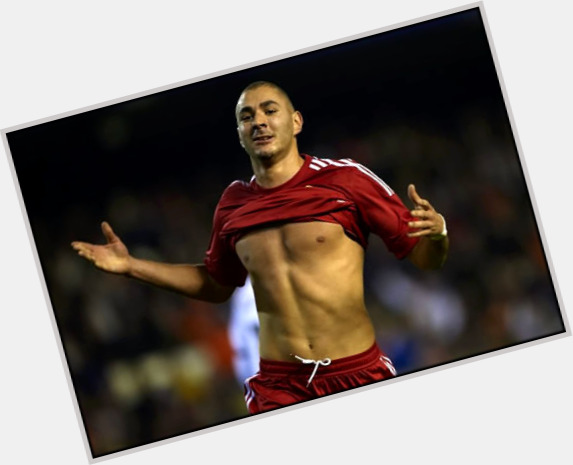 Karim Benzema dark brown hair & hairstyles Athletic body, 