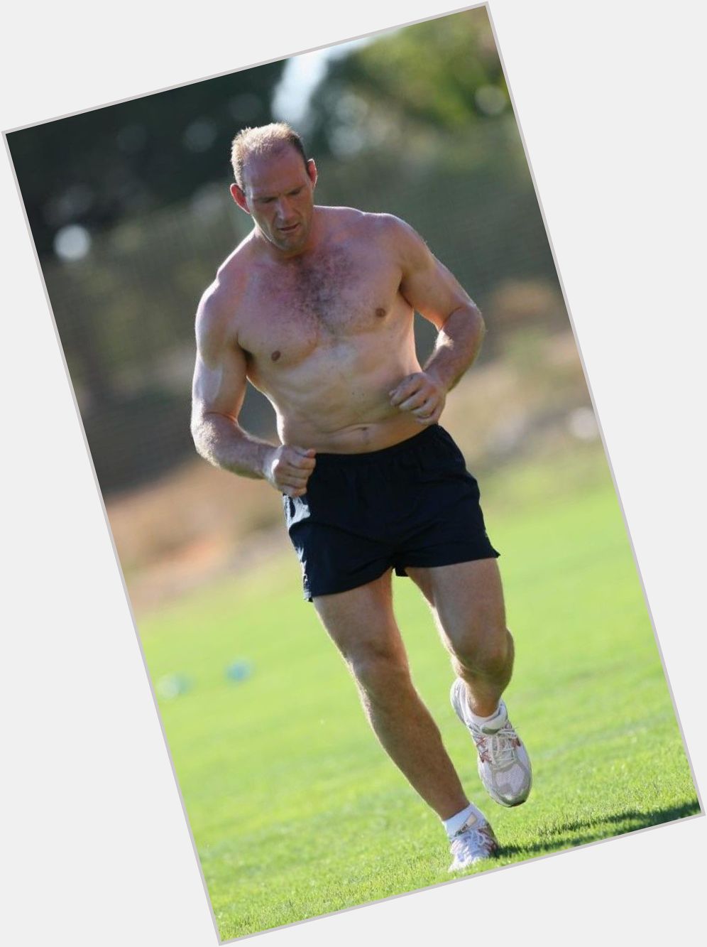 Lawrence Dallaglio Athletic body,  light brown hair & hairstyles