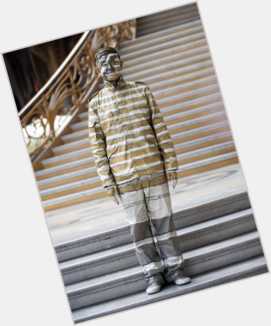 Liu Bolin dating 3