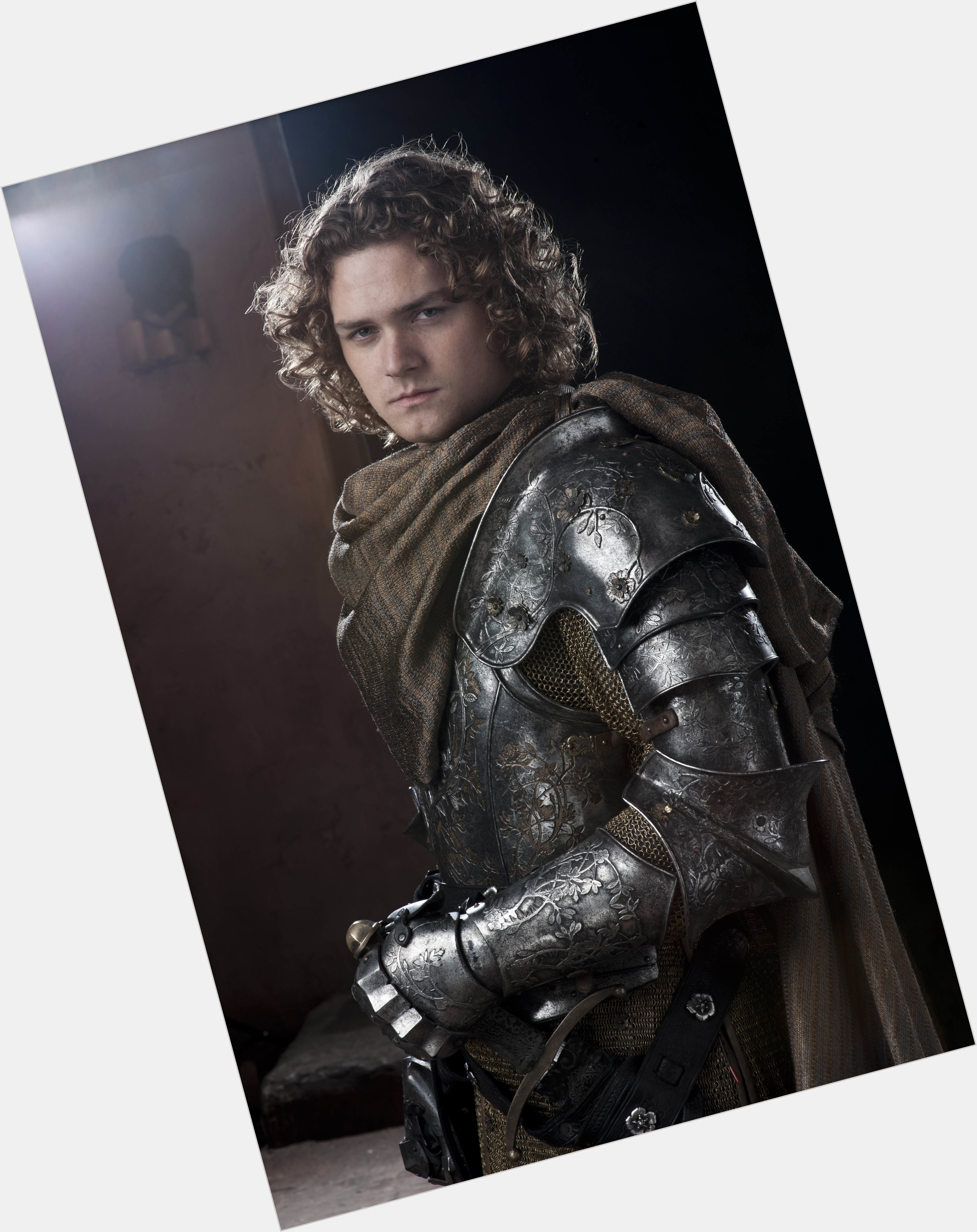 Loras Tyrell Athletic body,  light brown hair & hairstyles