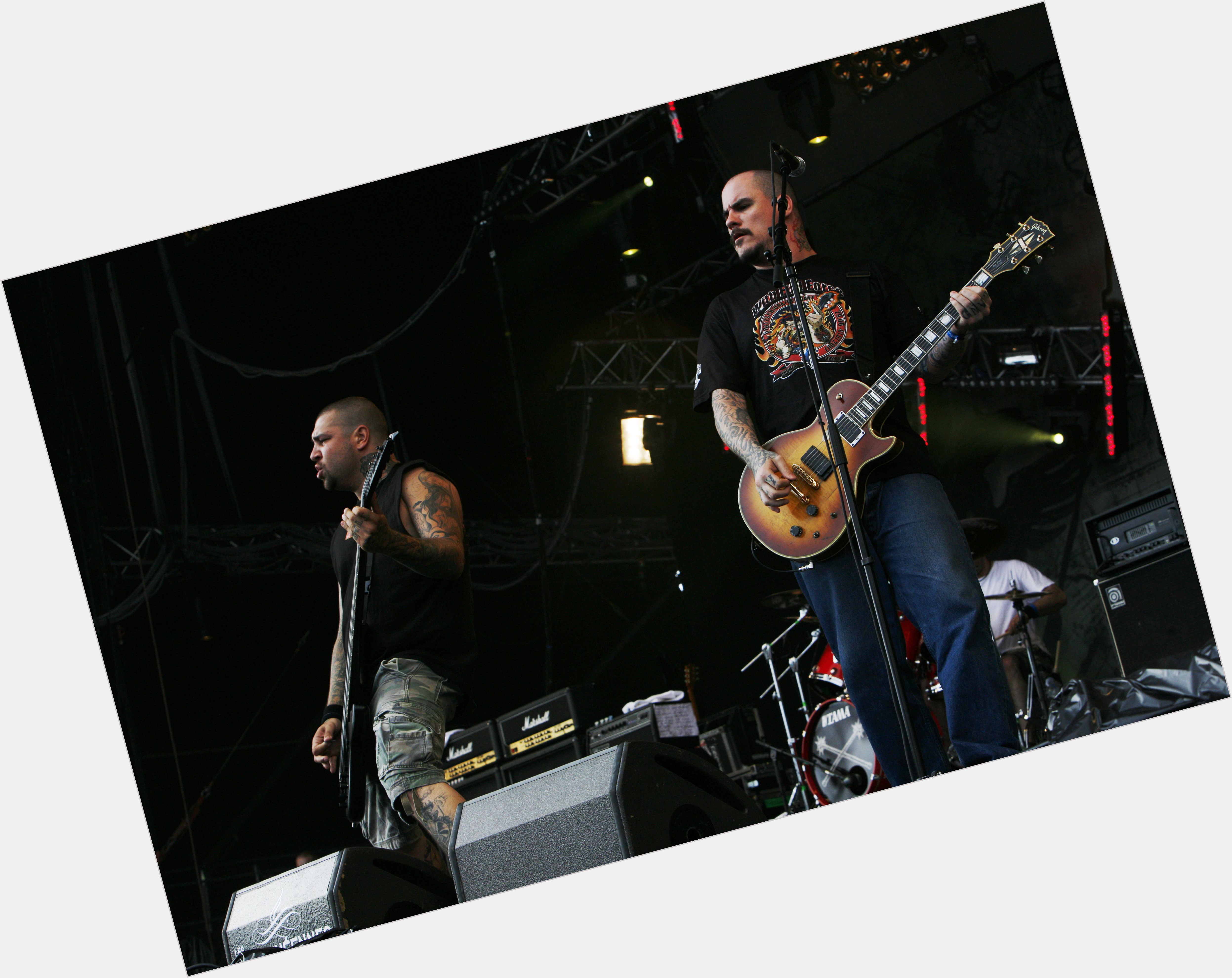 Lou Richards Hatebreed Average body,  light brown hair & hairstyles