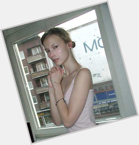 Louise Kasprik Slim body,  light brown hair & hairstyles