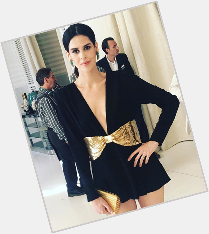 Luiza Mariani Slim body,  black hair & hairstyles