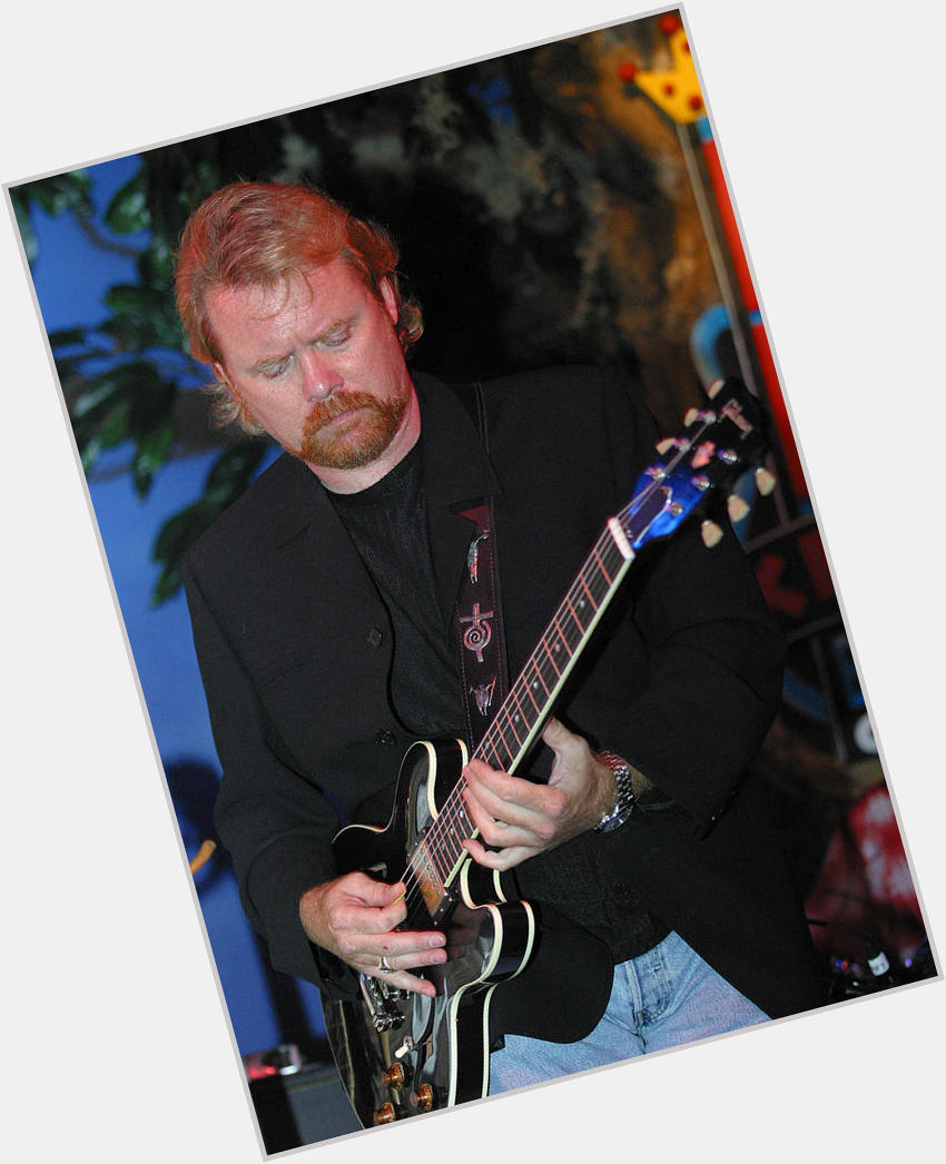 Lee Roy Parnell Average body,  light brown hair & hairstyles