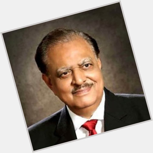 Mamnoon Hussain full body 3