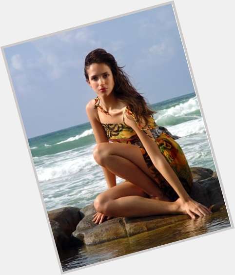 Mariana Velho Slim body,  light brown hair & hairstyles