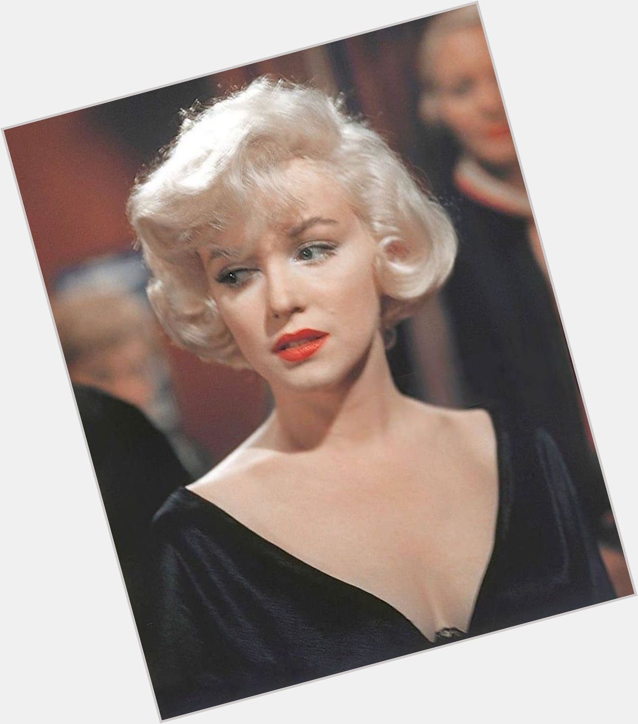 Marilyn Ingram Average body,  light brown hair & hairstyles