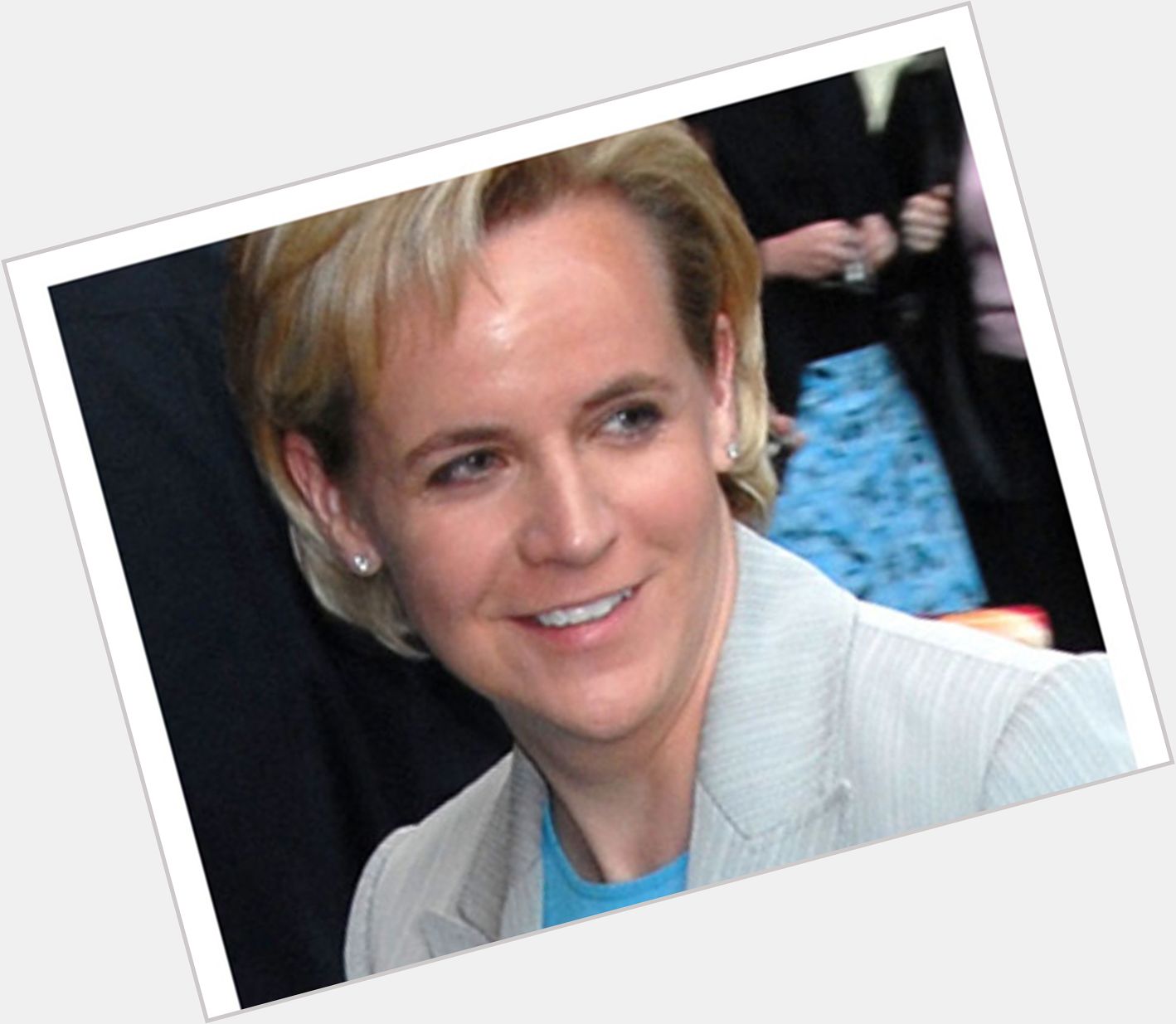 Mary Cheney hairstyle 8