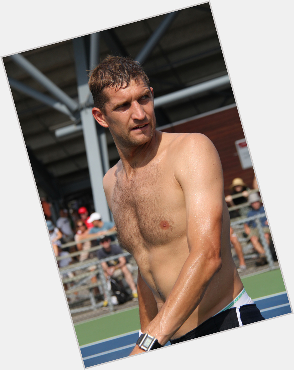 Max Mirnyi Athletic body,  light brown hair & hairstyles