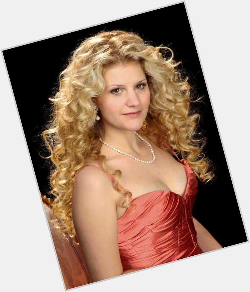Mirusia Louwerse  blonde hair & hairstyles