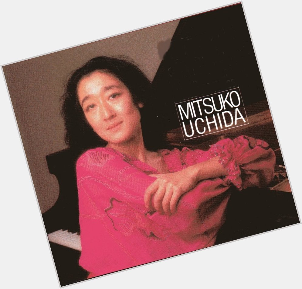 Mitsuko Uchida sexy 11