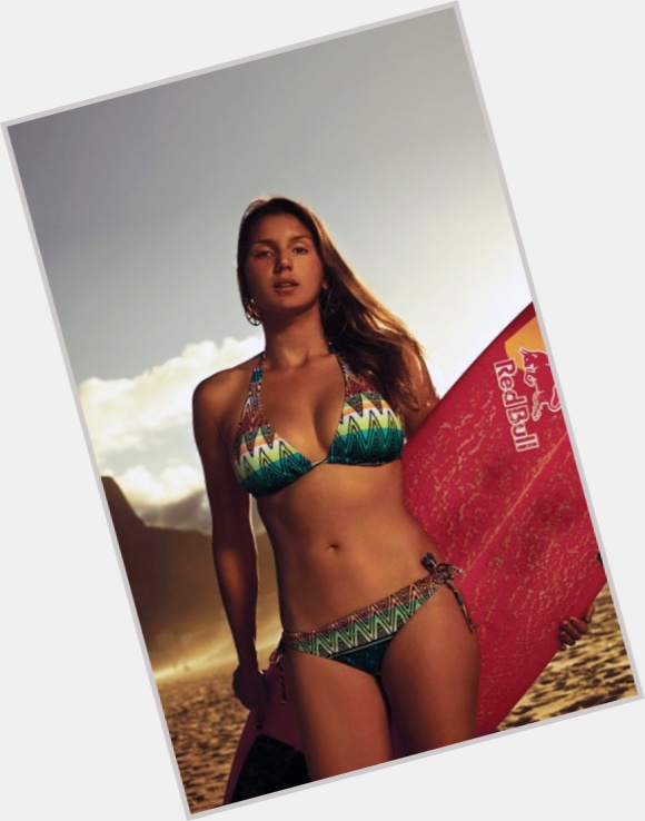 maya gabeira surfing 1