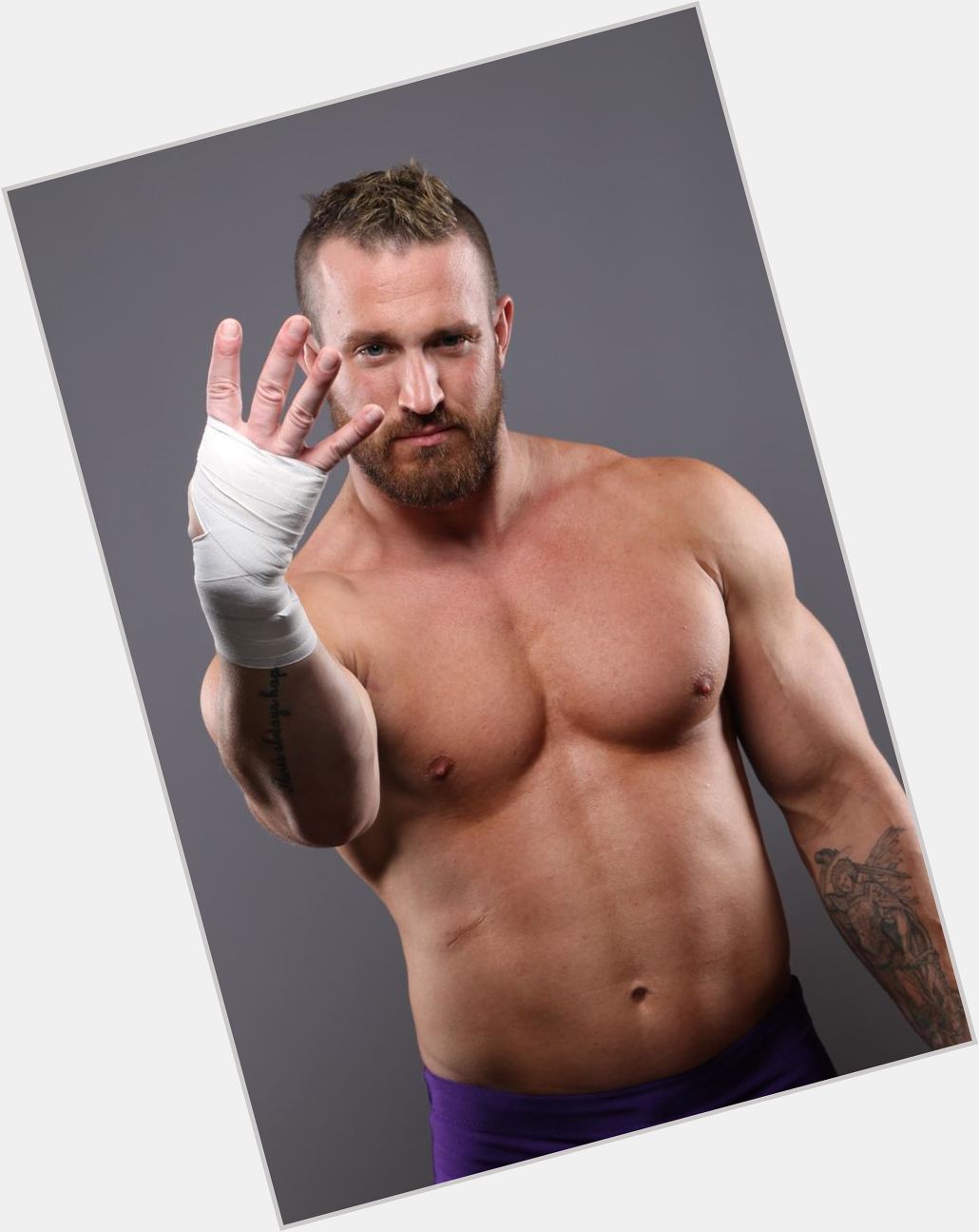 Mike Bennett Athletic body,  light brown hair & hairstyles