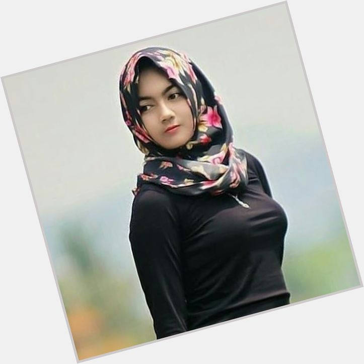 Nadia Hijab  