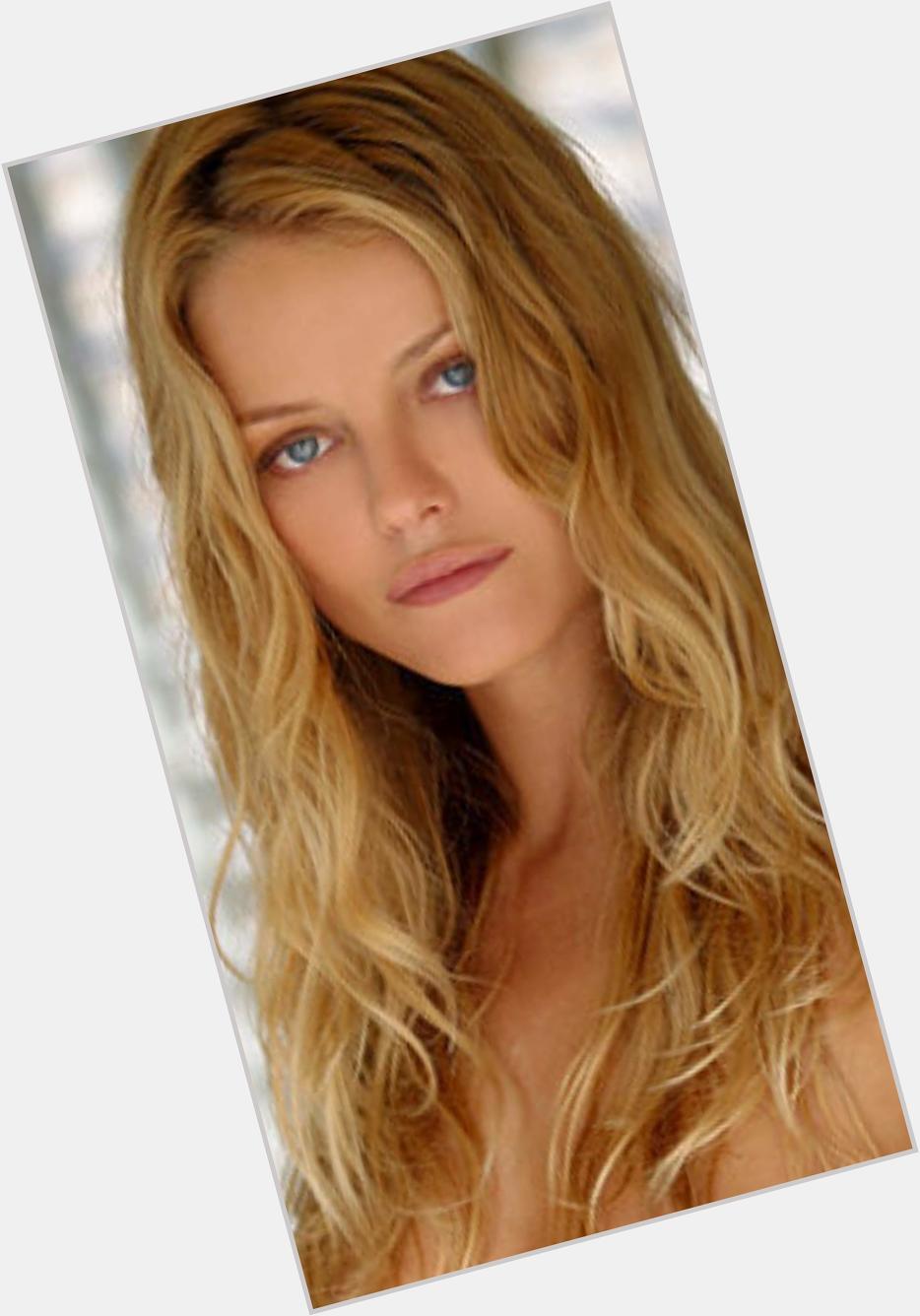 Natasja Vermeer Slim body,  blonde hair & hairstyles