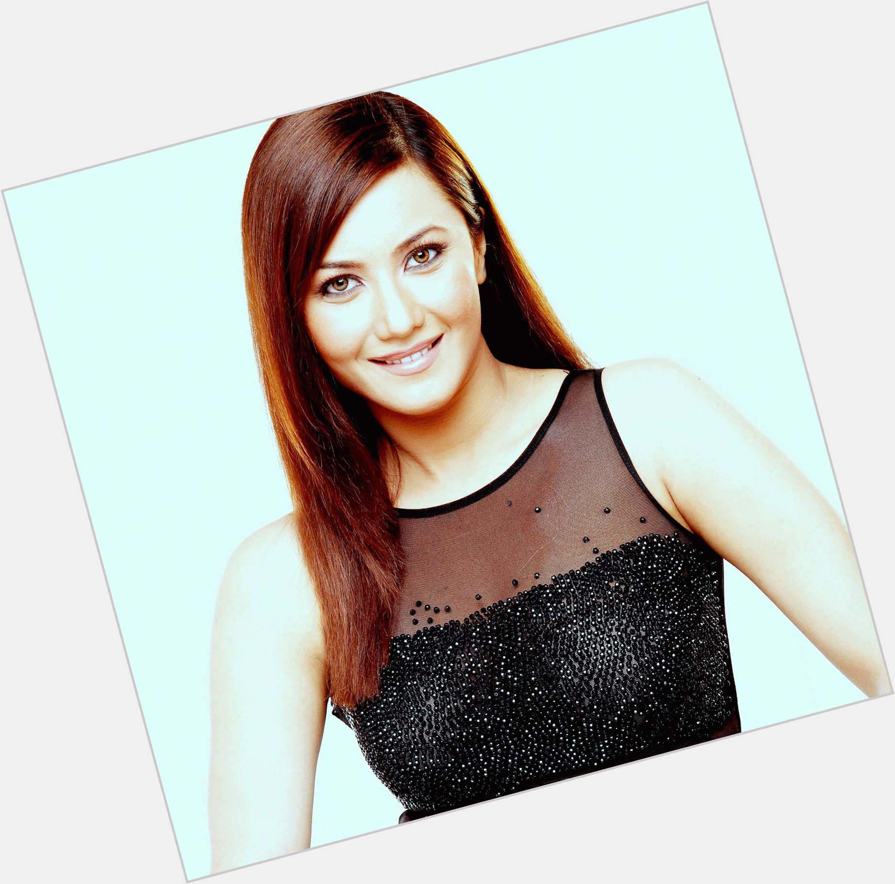 Nausheen Ali Sardar Slim body,  black hair & hairstyles