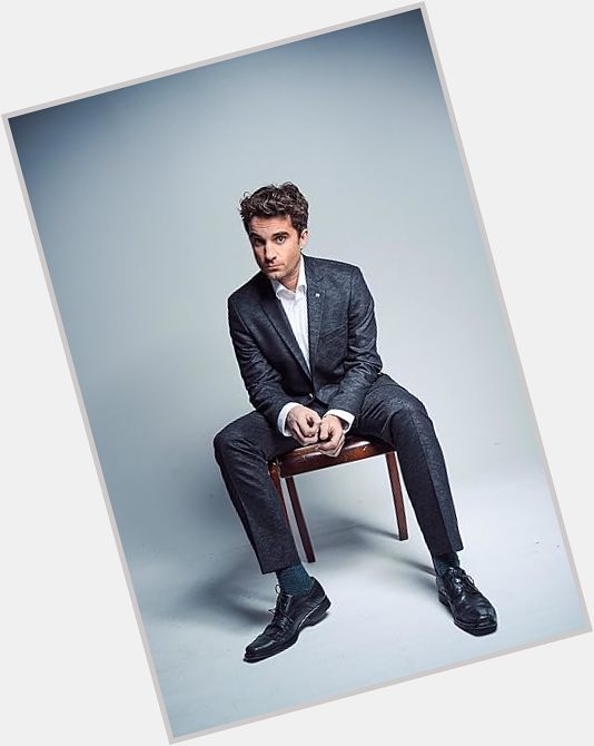 Oliver Wnuk Average body,  dark brown hair & hairstyles