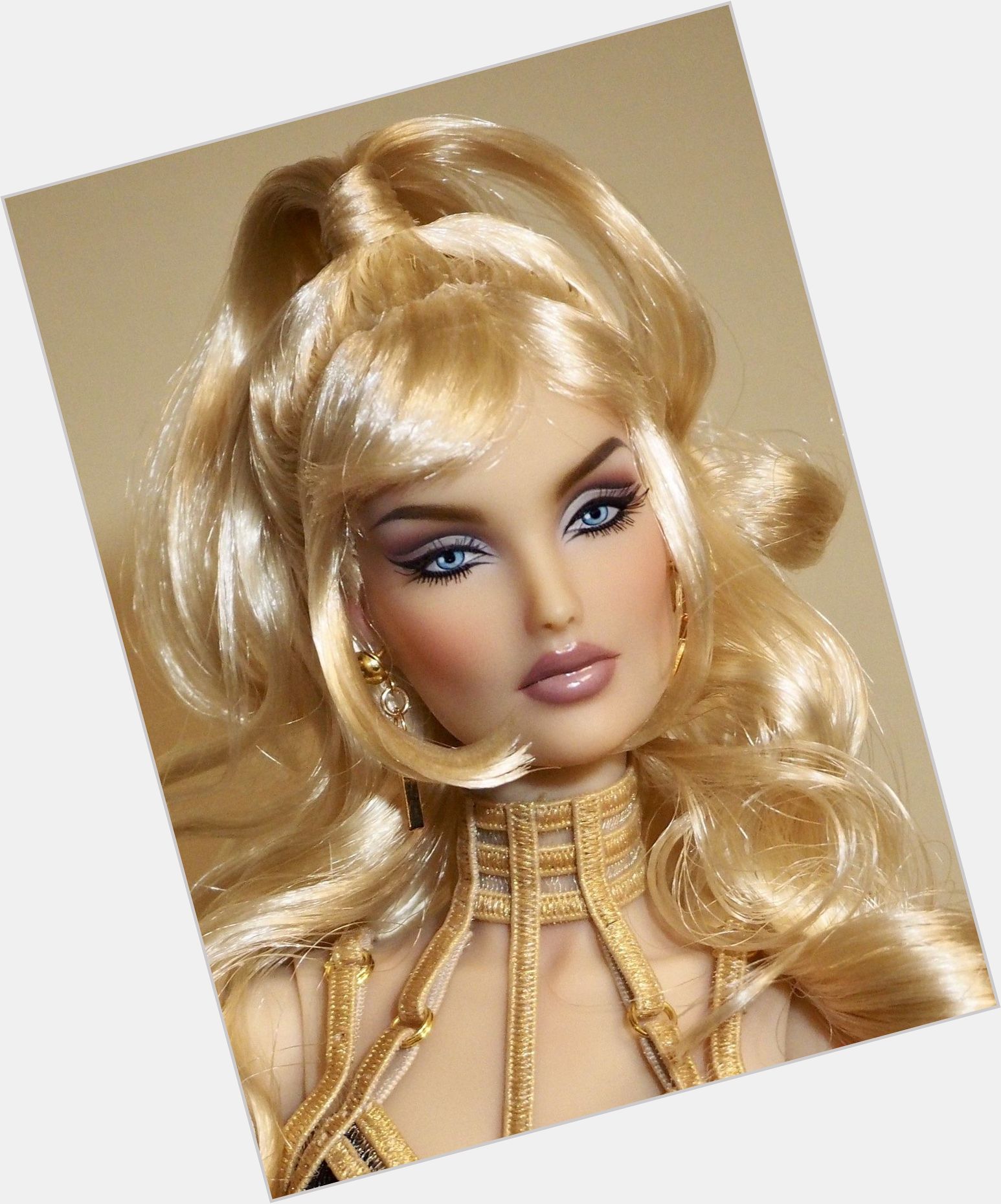 Penelope Barbie Average body,  dark brown hair & hairstyles