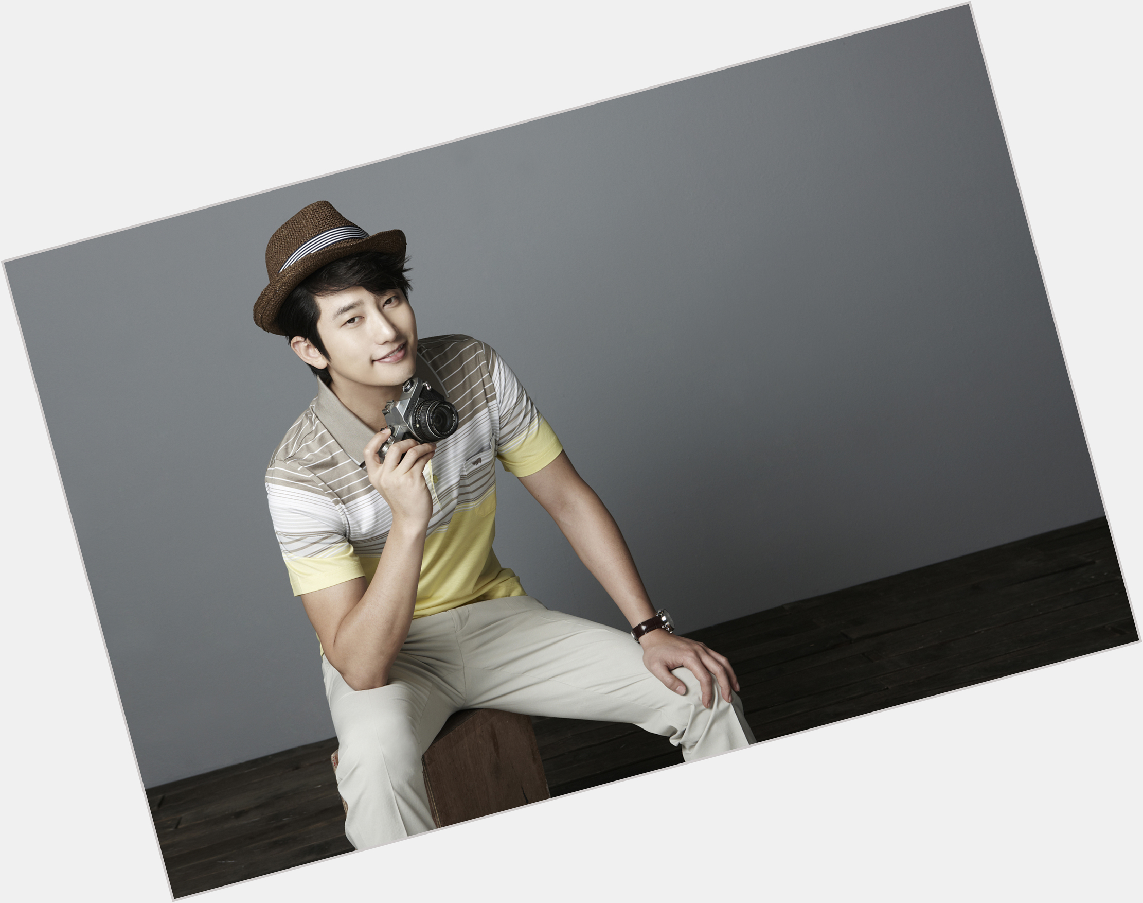 Park Si Hoo Athletic body,  dark brown hair & hairstyles