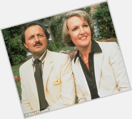 Peter Bowles Average body,  salt and pepper hair & hairstyles
