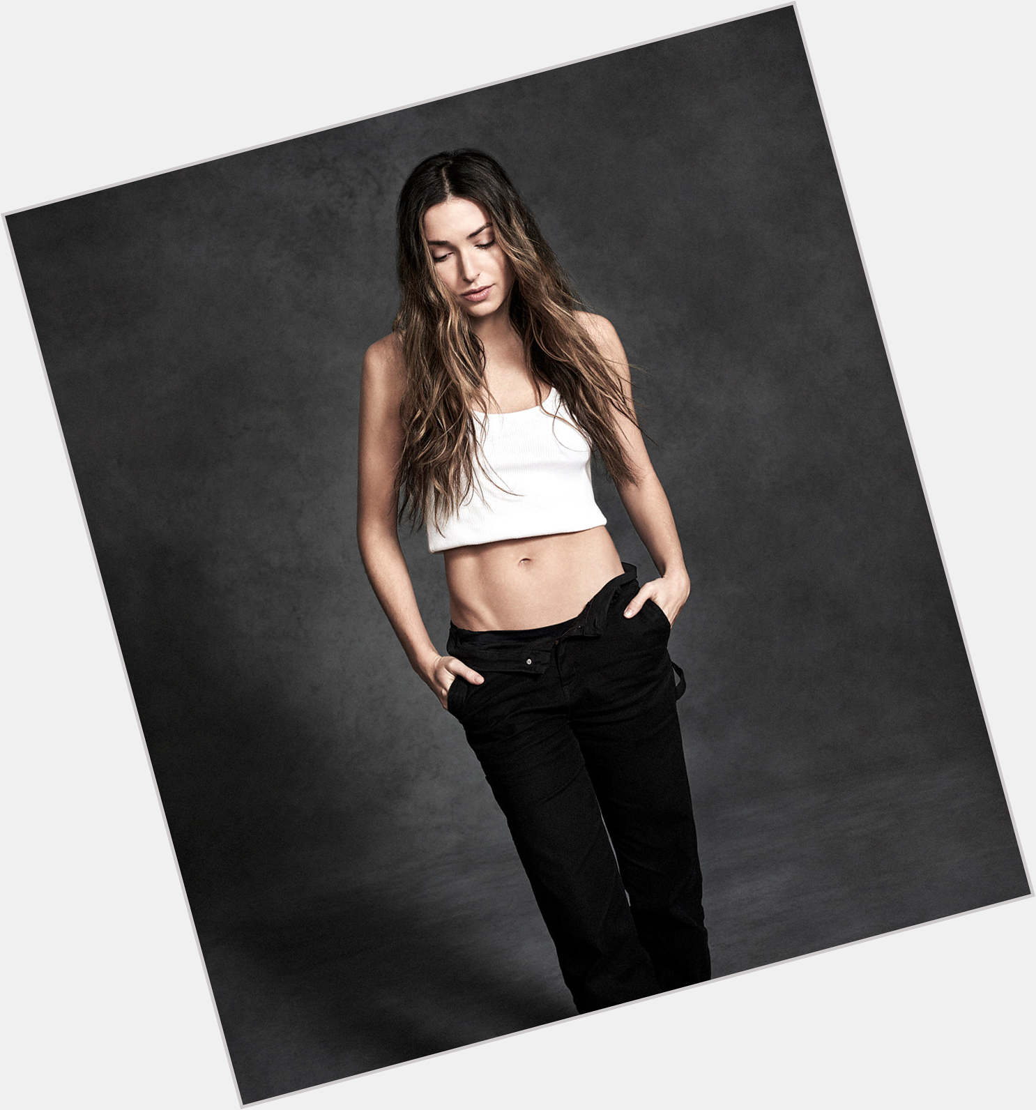 Rebecca Schwartz Slim body,  light brown hair & hairstyles