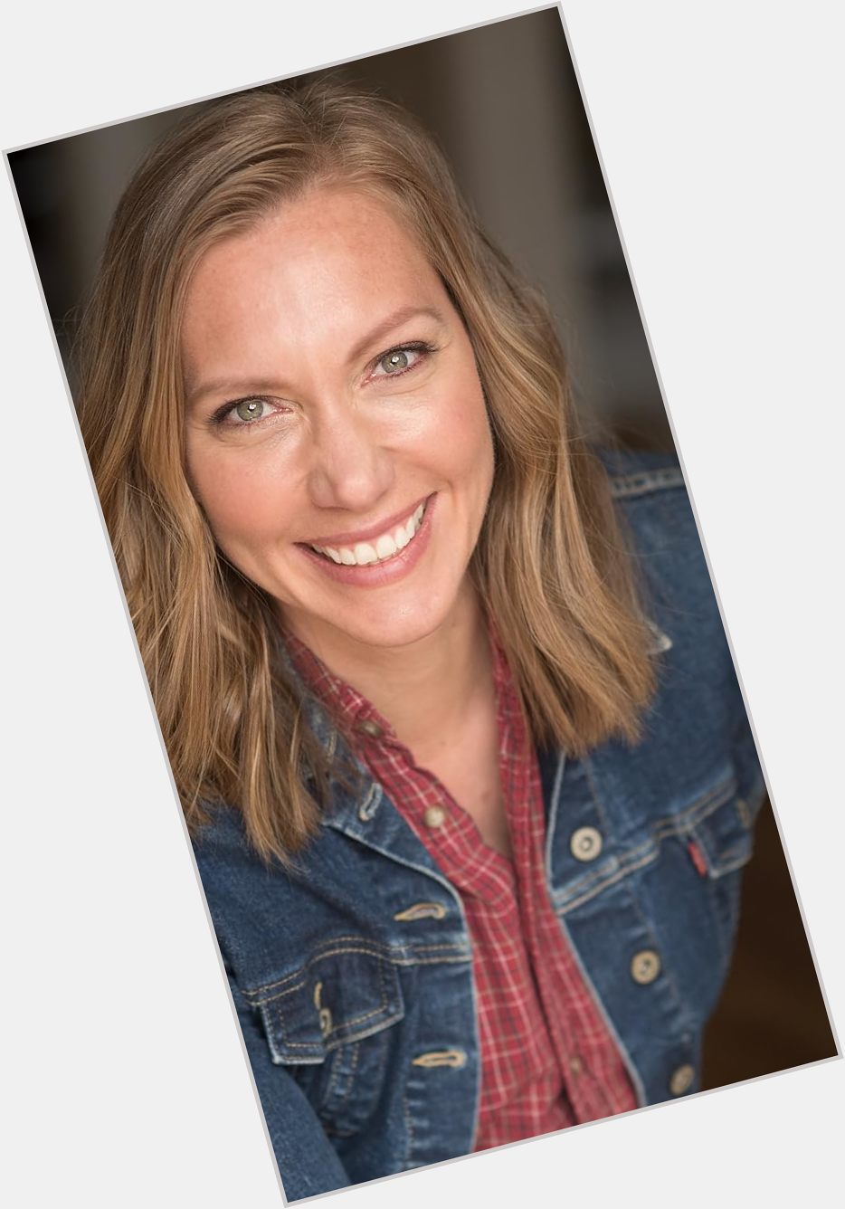 Renae Geerlings Slim body,  light brown hair & hairstyles
