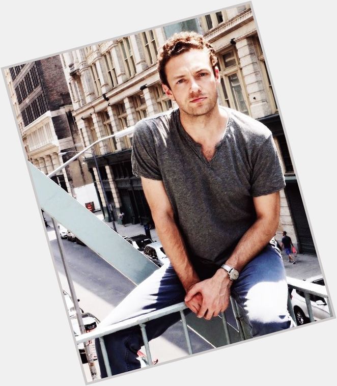 Ross Marquand  light brown hair & hairstyles