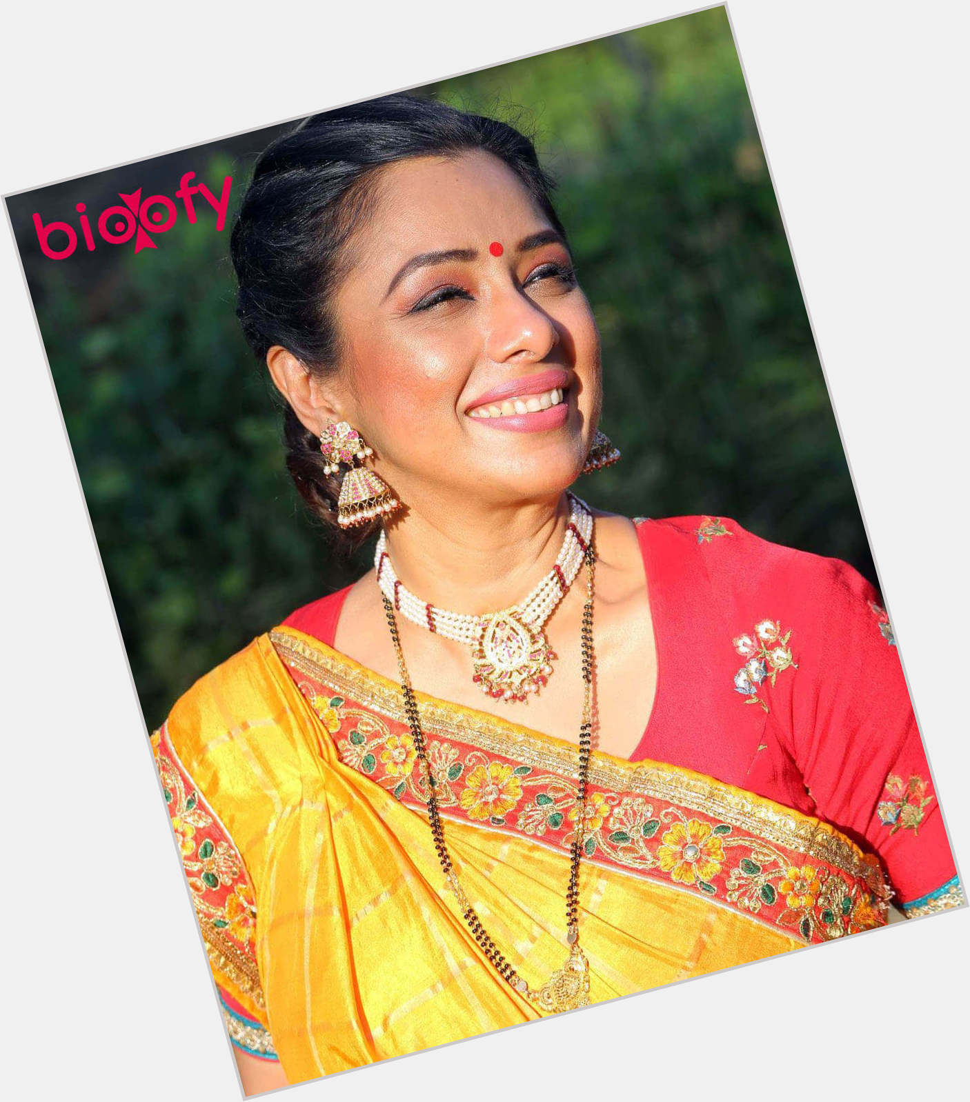 Rupali Ganguly hairstyle 7