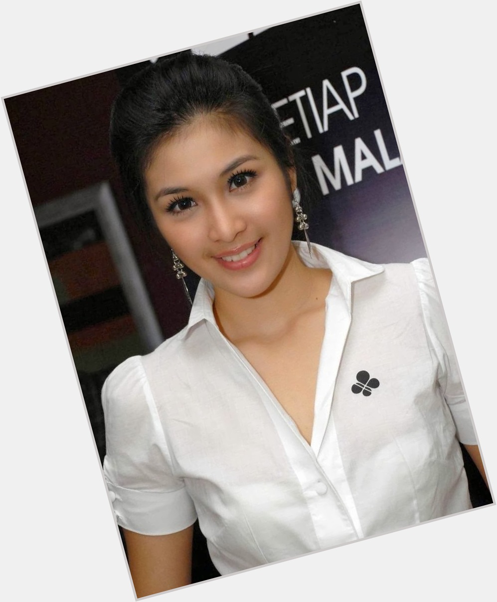 Sandra Dewi  