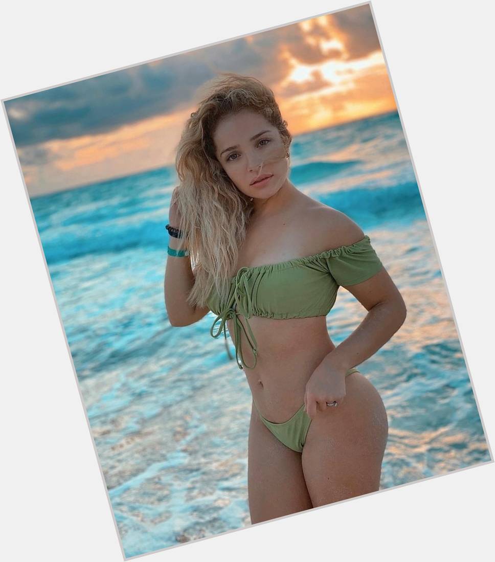 Sandra Itzel shirtless bikini