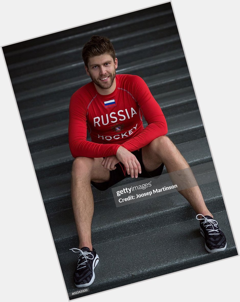 Semyon Varlamov Athletic body,  light brown hair & hairstyles