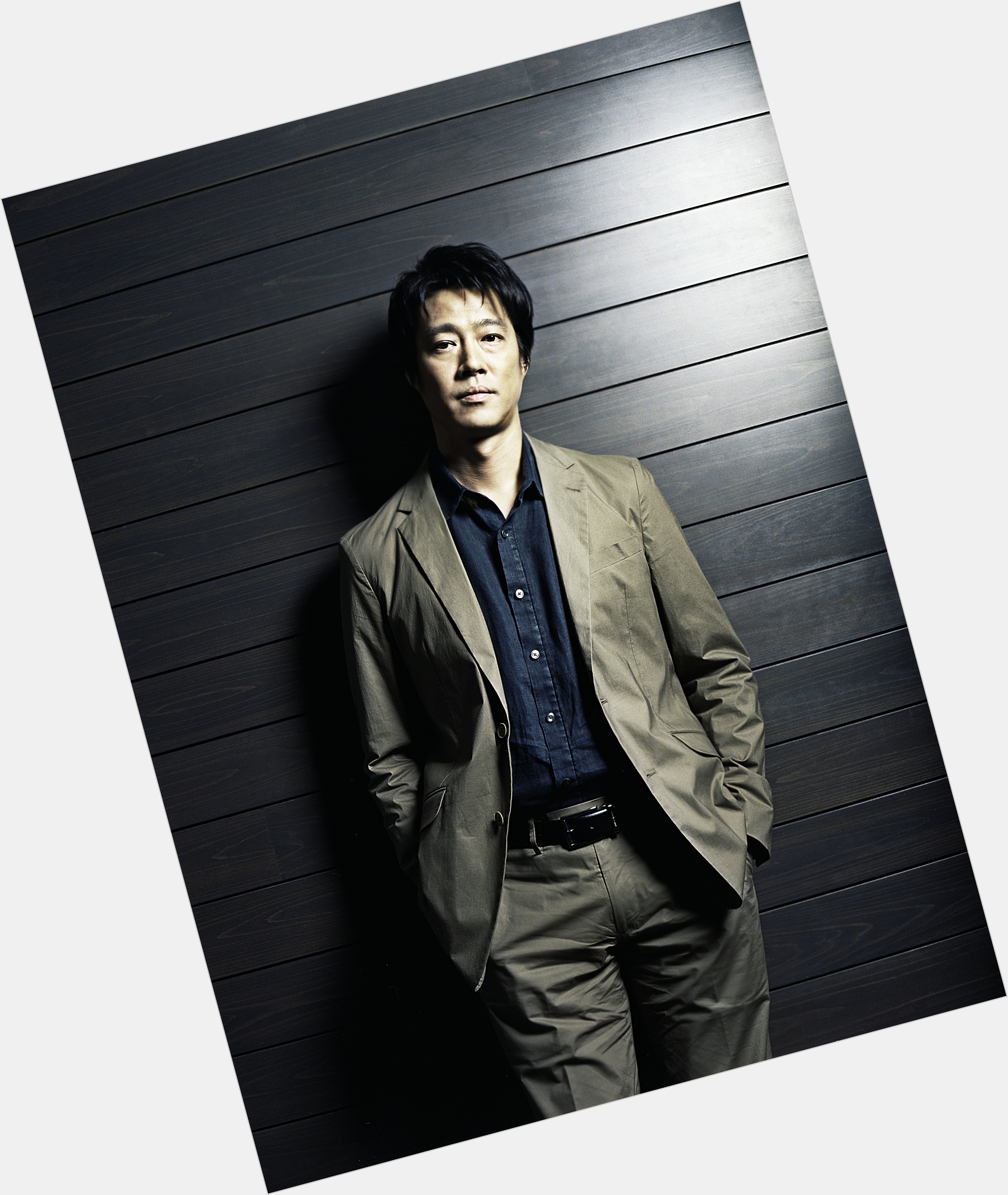 Shinichi Tsutsumi Slim body,  dark brown hair & hairstyles