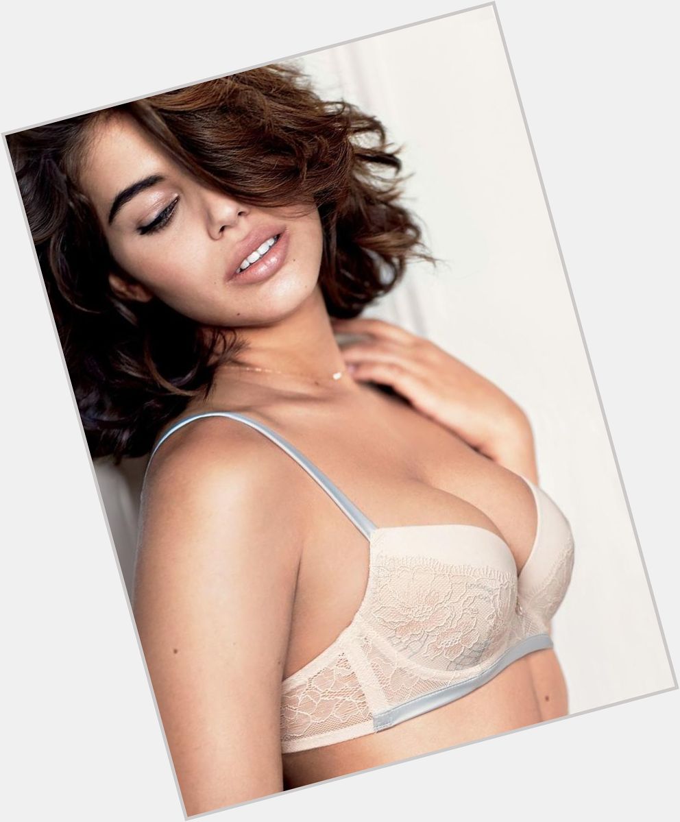 Shiloh Malka Slim body,  dark brown hair & hairstyles
