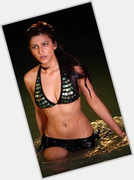 Shruti K Haasan shirtless bikini