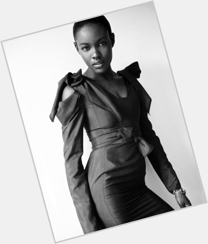 Sunna Gottshalk Slim body,  black hair & hairstyles