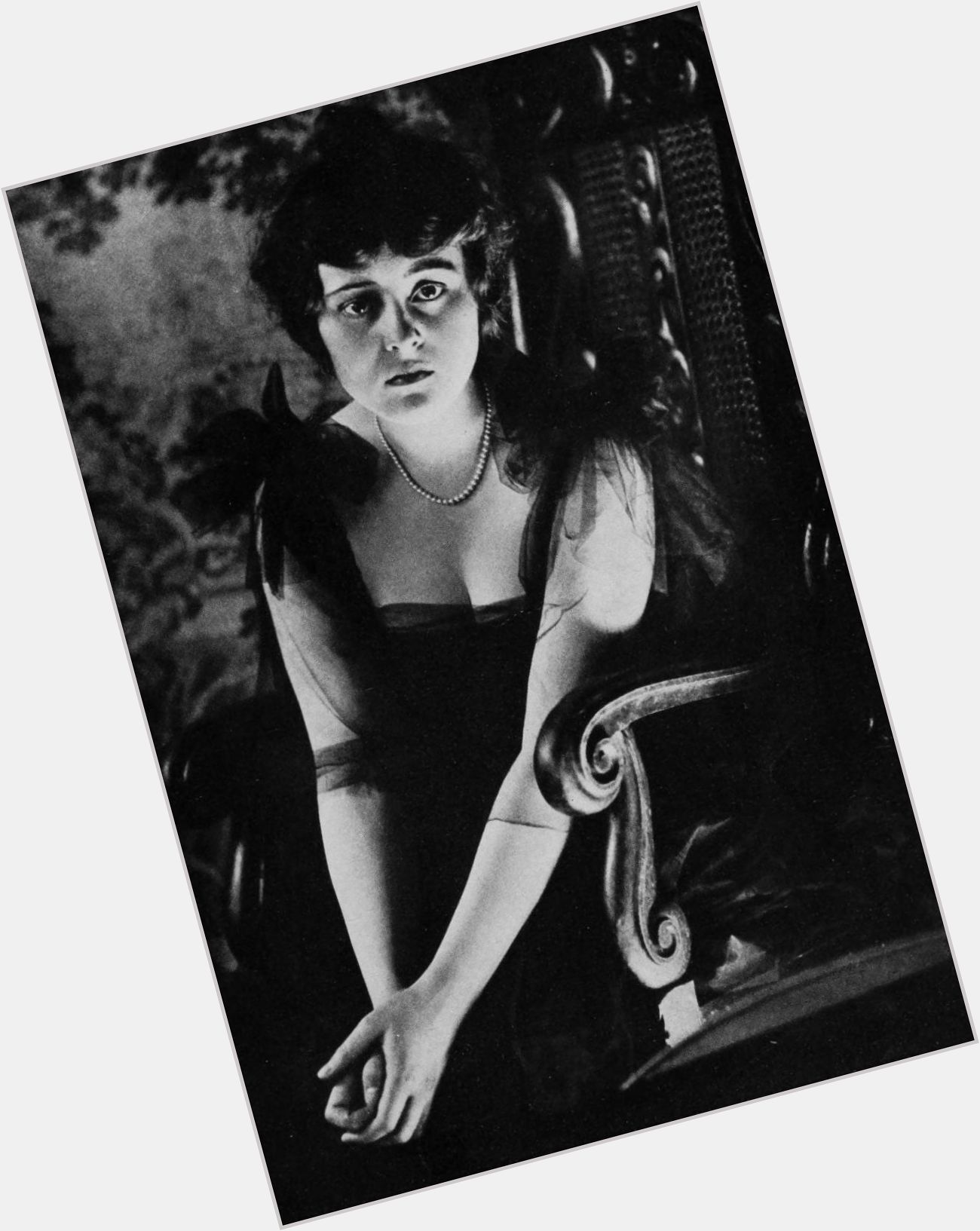 Sylvia Breamer Slim body,  dark brown hair & hairstyles