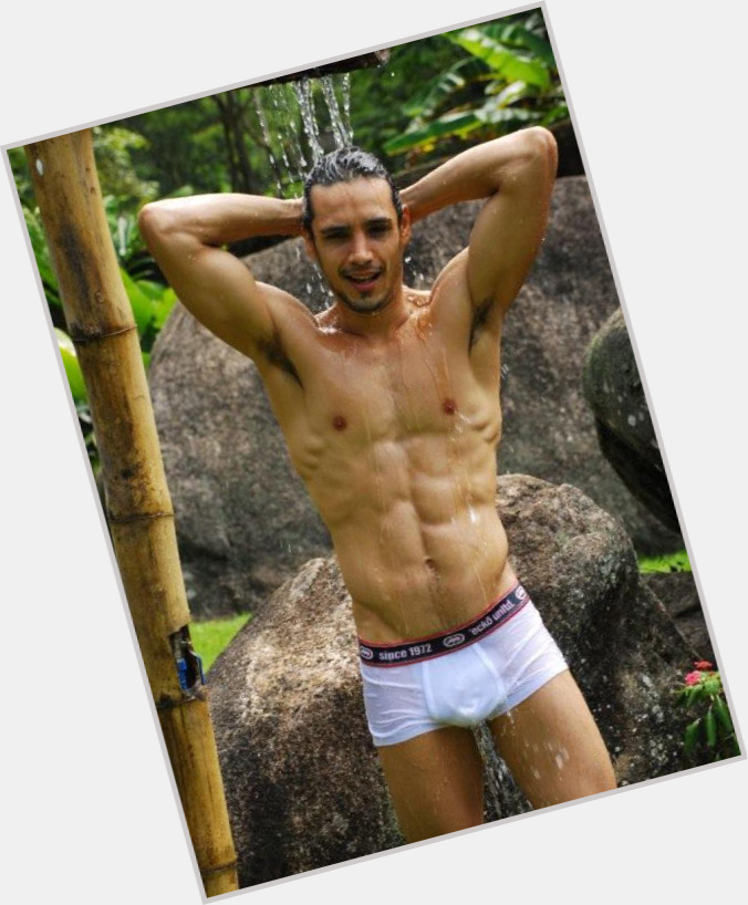 Thiago Rodrigues shirtless bikini